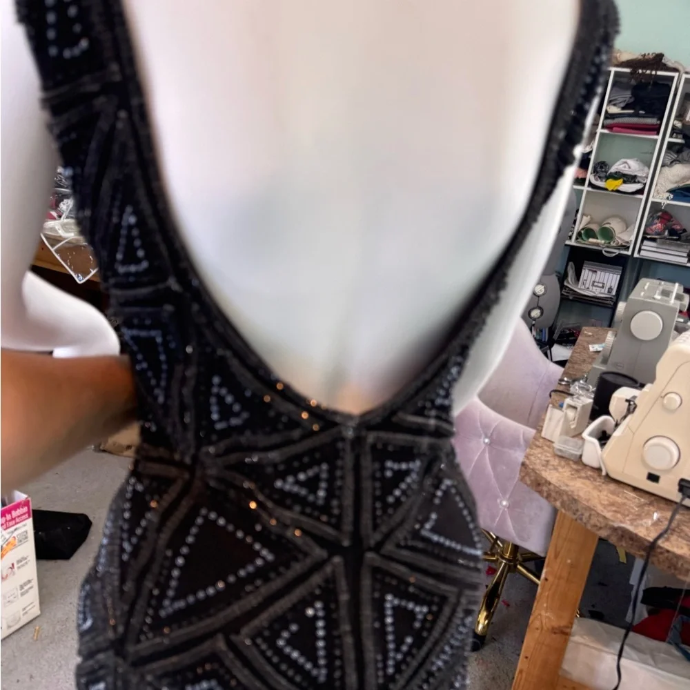 LARA Black Evening  gown  with Elegant Design - Picture 3 of 6